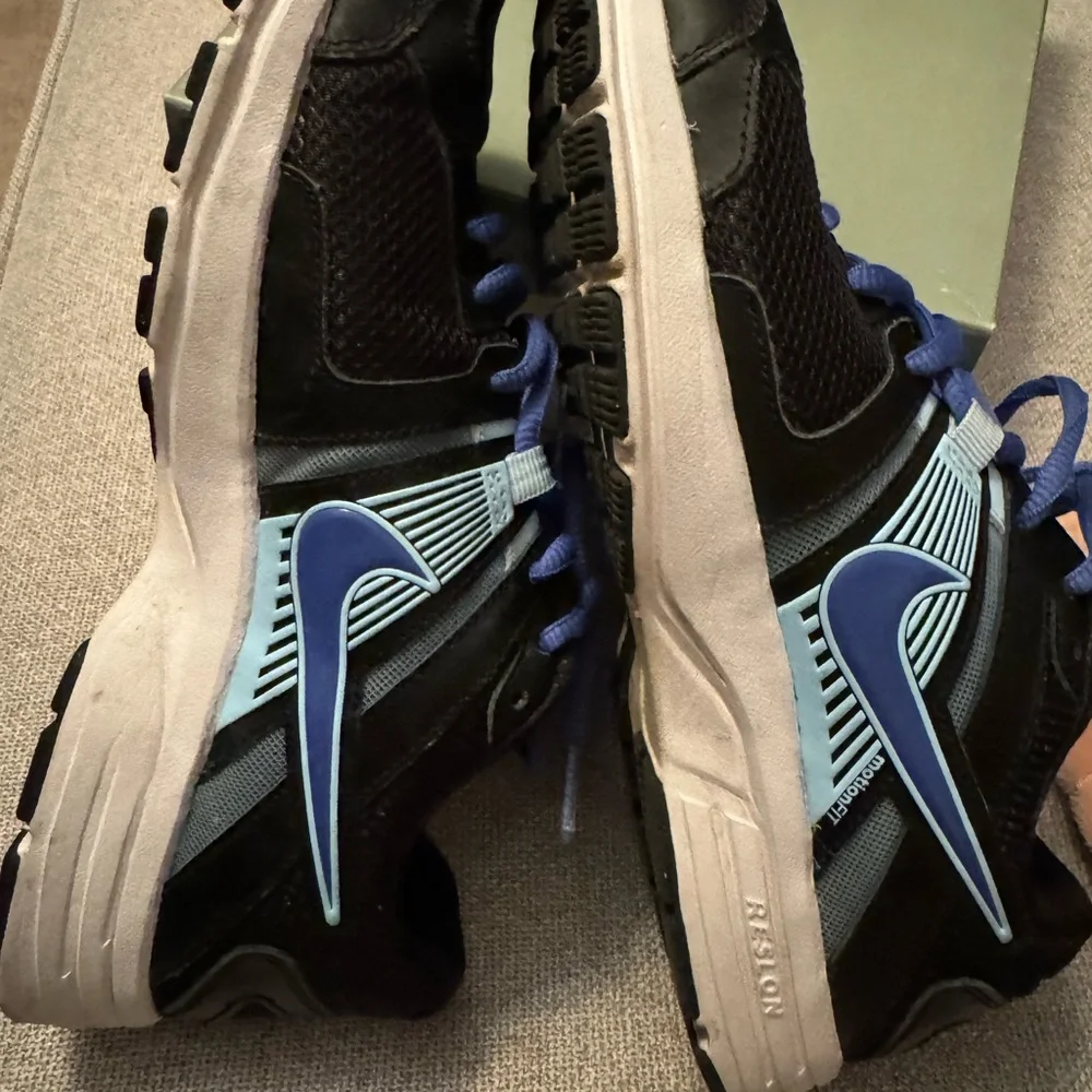 Nike Dart 10 Women’s Running Shoes, Black/Ice Blue, Size 10. Avail. 4 sale.